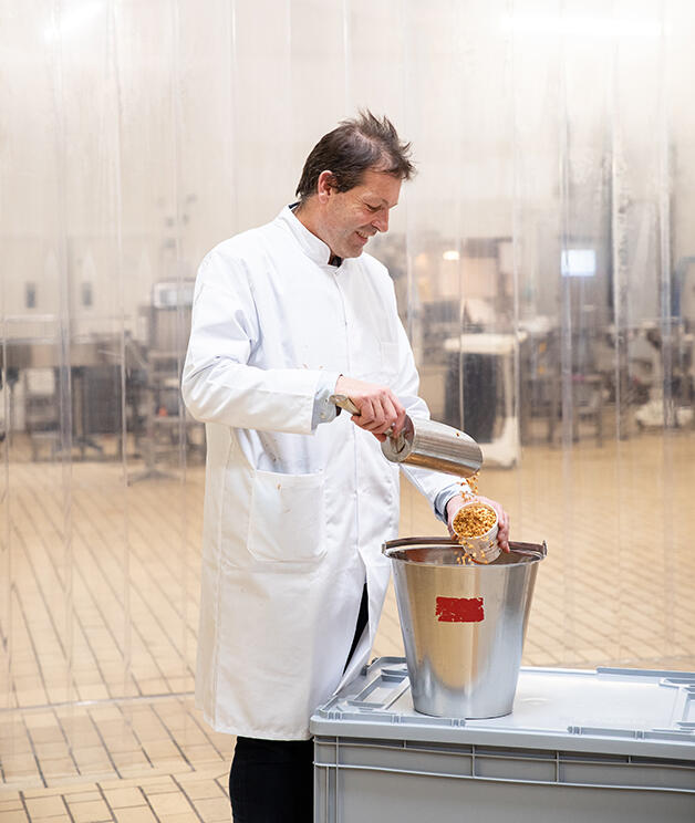 Artisan glacier dans son laboratoire, client Cerfrance